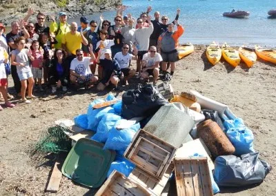 Volunteers collecting marine debris by kayak
